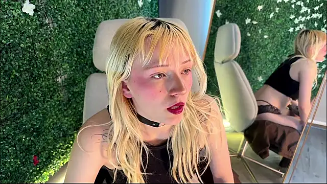 Snapshot of Cloe_five chatting on 13, 9, 2025 Cloe five online show from 13, 9, 2025