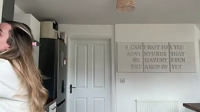 maisiesmithx online show from 17, 4, 2026