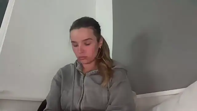 maisiesmithx online show from 22, 4, 2026