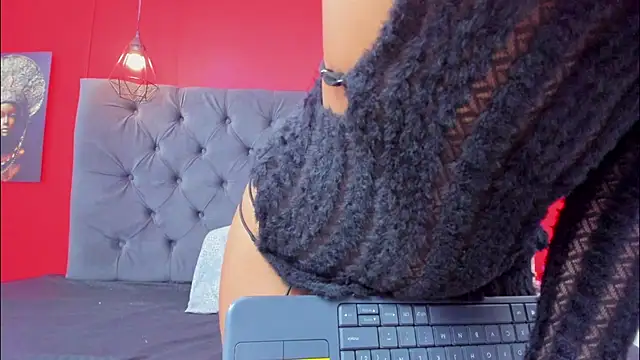 YayaHilton online show from 12, 3, 2025