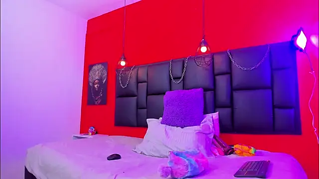 YayaHilton online show from 13, 3, 2025