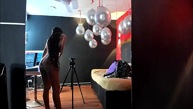 YayaHilton online show from 8, 1, 2026