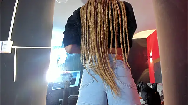 YayaHilton online show from 29, 10, 2025