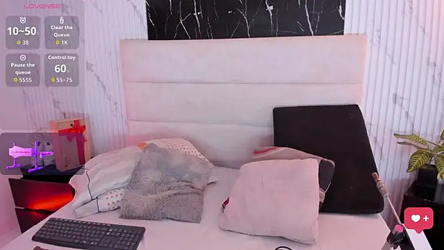 Snapshot of Reginavegaa chatting on 24, 2, 2026 Reginavegaa online show from 24, 2, 2026