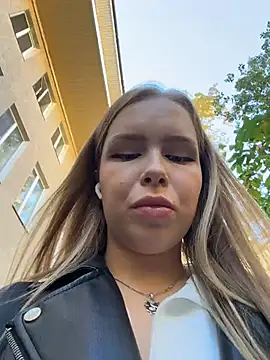 mur girl online show from 8, 10, 2025