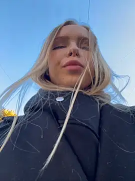 mur girl online show from 18, 10, 2025