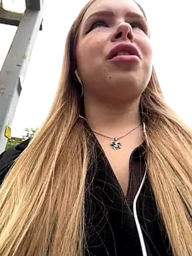 mur girl online show from 5, 10, 2025