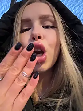 mur girl online show from 27, 11, 2025