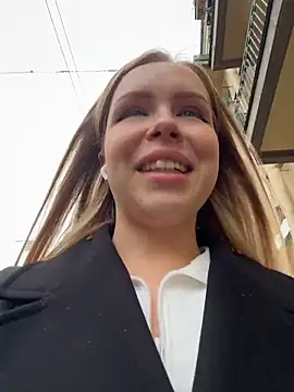 mur girl online show from 15, 10, 2025