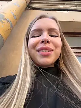 mur girl online show from 29, 9, 2025