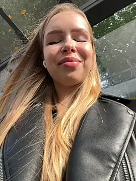 mur girl online show from 21, 9, 2025