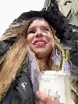 mur girl online show from 8, 3, 2025