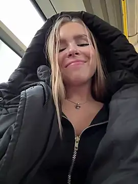 mur girl online show from 6, 3, 2025