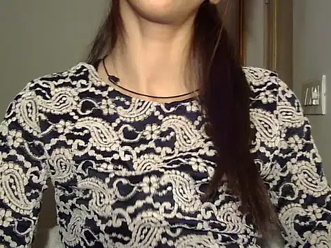 MAAYRA 09 online show from 14, 12, 2025