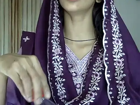 Snapshot of MAAYRA_09 chatting on 28, 9, 2025 MAAYRA 09 online show from 28, 9, 2025