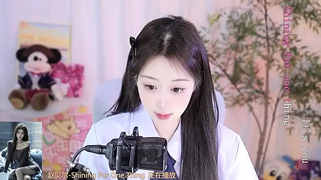 Snapshot of Arwyn-rr chatting on 1, 3, 2025 Arwyn-rr online show from 1, 3, 2025