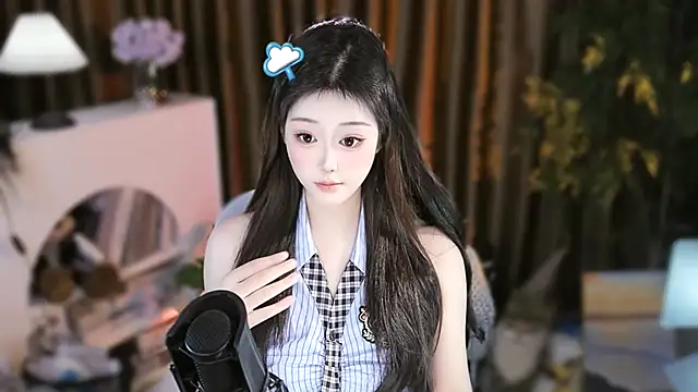 Snapshot of Arwyn-rr chatting on 12, 11, 2025 Arwyn-rr online show from 12, 11, 2025