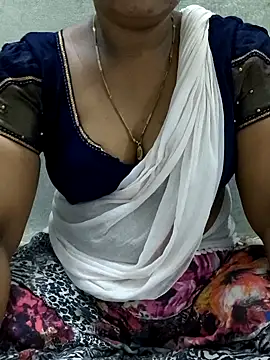 Snapshot of MaaliiiPonuTamil chatting on 23, 6, 2026 MaaliiiPonuTamil online show from 23, 6, 2026