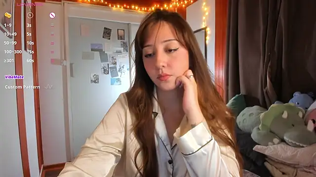 Snapshot of HeyTati chatting on 4, 7, 2026 HeyTati online show from 4, 7, 2026