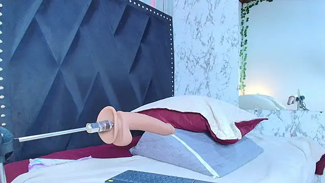 Naia x online show from 8, 4, 2026