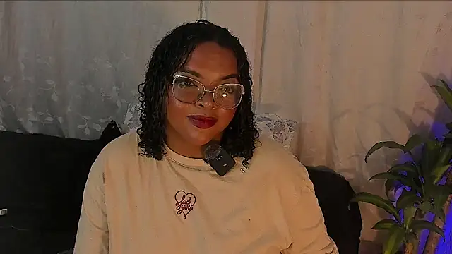 Snapshot of conielaurenth chatting on 18, 5, 2026 conielaurenth online show from 18, 5, 2026