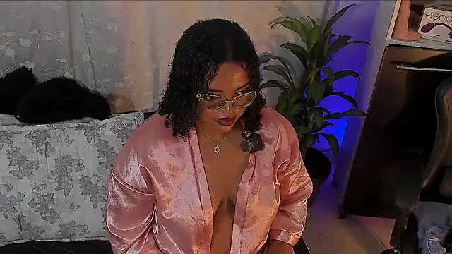 Snapshot of conielaurenth chatting on 23, 5, 2026 conielaurenth online show from 23, 5, 2026