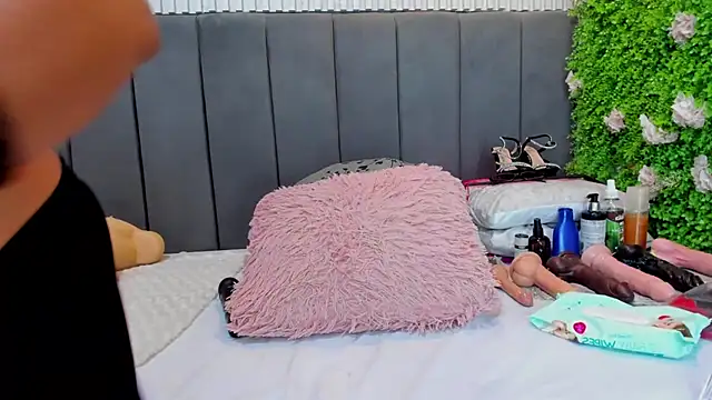 Michelle busty online show from 29, 11, 2025