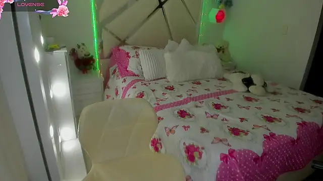 roxannkanneth   online show from 20, 9, 2025