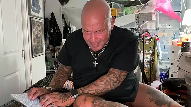 joeytatts66 online show from 28, 9, 2025