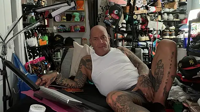 Snapshot of joeytatts66 chatting on 4, 7, 2026 joeytatts66 online show from 4, 7, 2026