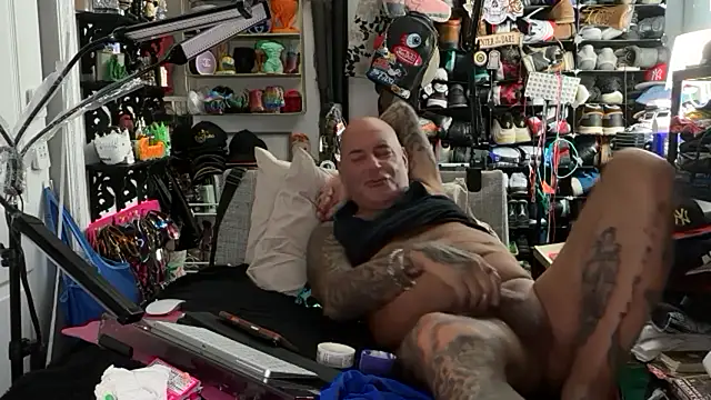 Snapshot of joeytatts66 chatting on 2, 7, 2026 joeytatts66 online show from 2, 7, 2026