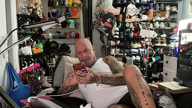 Snapshot of joeytatts66 chatting on 11, 7, 2026 joeytatts66 online show from 11, 7, 2026