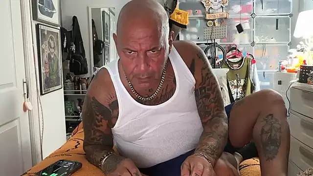 joeytatts66 online show from 17, 10, 2025