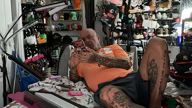 Snapshot of joeytatts66 chatting on 1, 7, 2026 joeytatts66 online show from 1, 7, 2026