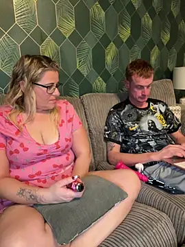 SweetXCandyX online show from 17, 12, 2025