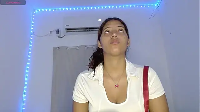 Snapshot of evaluna_horny_ chatting on 9, 6, 2026 evaluna horny online show from 9, 6, 2026