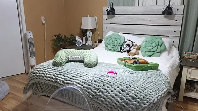 TexasTattooedHouseWife online show from 20, 4, 2026