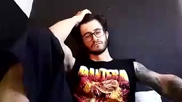 Loggan donnelly online show from 28, 10, 2025