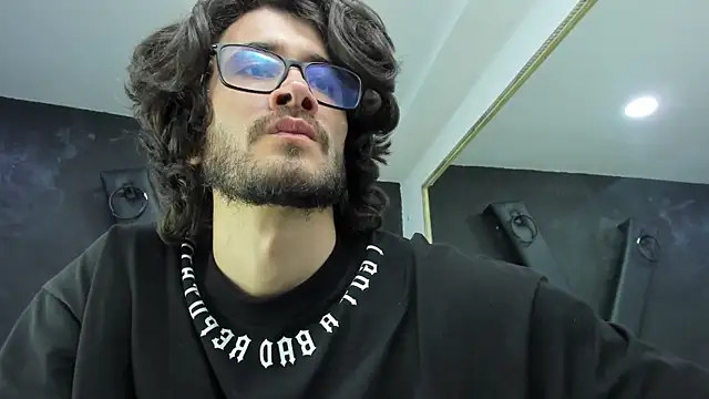 Loggan donnelly online show from 20, 3, 2025