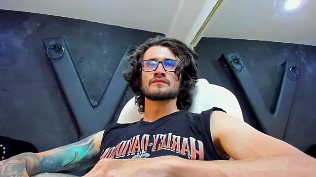 Loggan donnelly online show from 23, 3, 2025