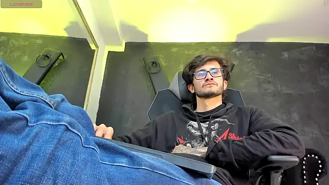 Loggan donnelly online show from 26, 9, 2025