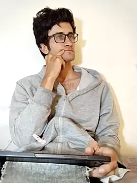 Loggan donnelly online show from 25, 3, 2026