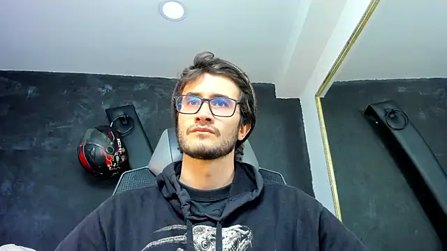 Loggan donnelly online show from 28, 9, 2025