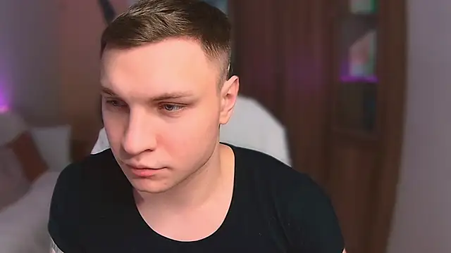 handsome guy01 online show from 8, 3, 2025