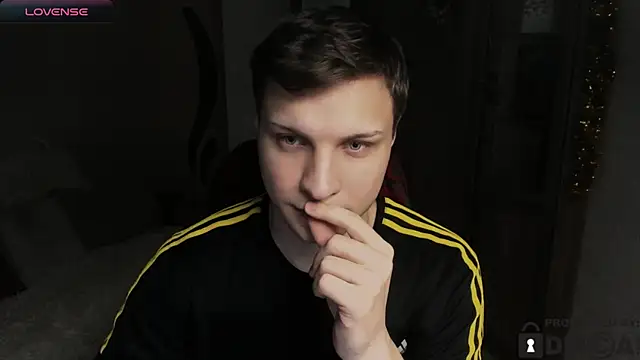 handsome guy01 online show from 16, 12, 2025