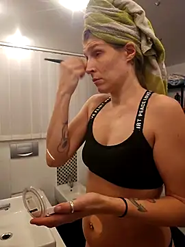 Snapshot of Lenchen_ chatting on 24, 2, 2025 Lenchen online show from 24, 2, 2025