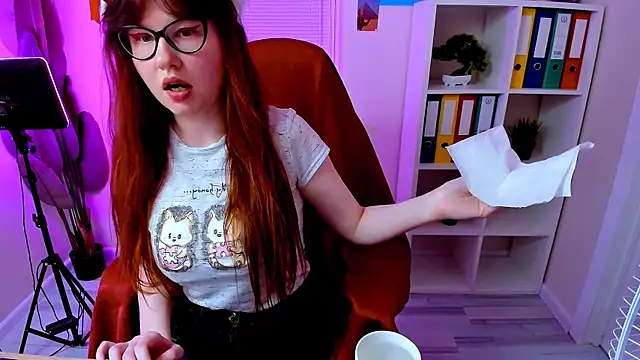 CarolGiggly online show from 5, 10, 2025