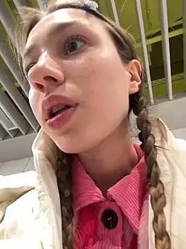 Lia  Love online show from 30, 1, 2025