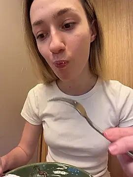 Lia  Love online show from 17, 12, 2025