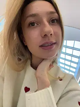 Lia  Love online show from 17, 10, 2025